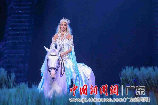 1月23日,陕西西安,演员孙坚搭棚子办流水席,被塞红包赶紧澄清:我没结婚,“想让大家知道一下陕西的特色”